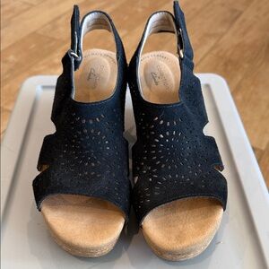 Clark Black Cutout Sandals size 8 W